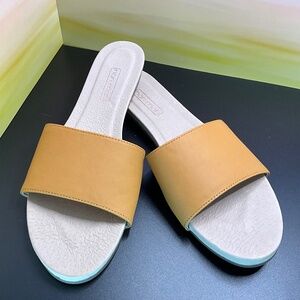 Hari Mari Sydney Slide Sandals. US Women’s 9/Men’s 7-7.5/EUR 40 NWOT